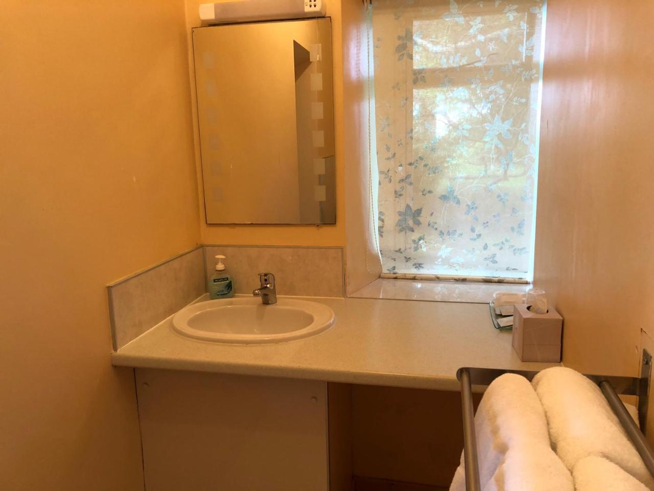 Port Askaig Hotel Отель 2*