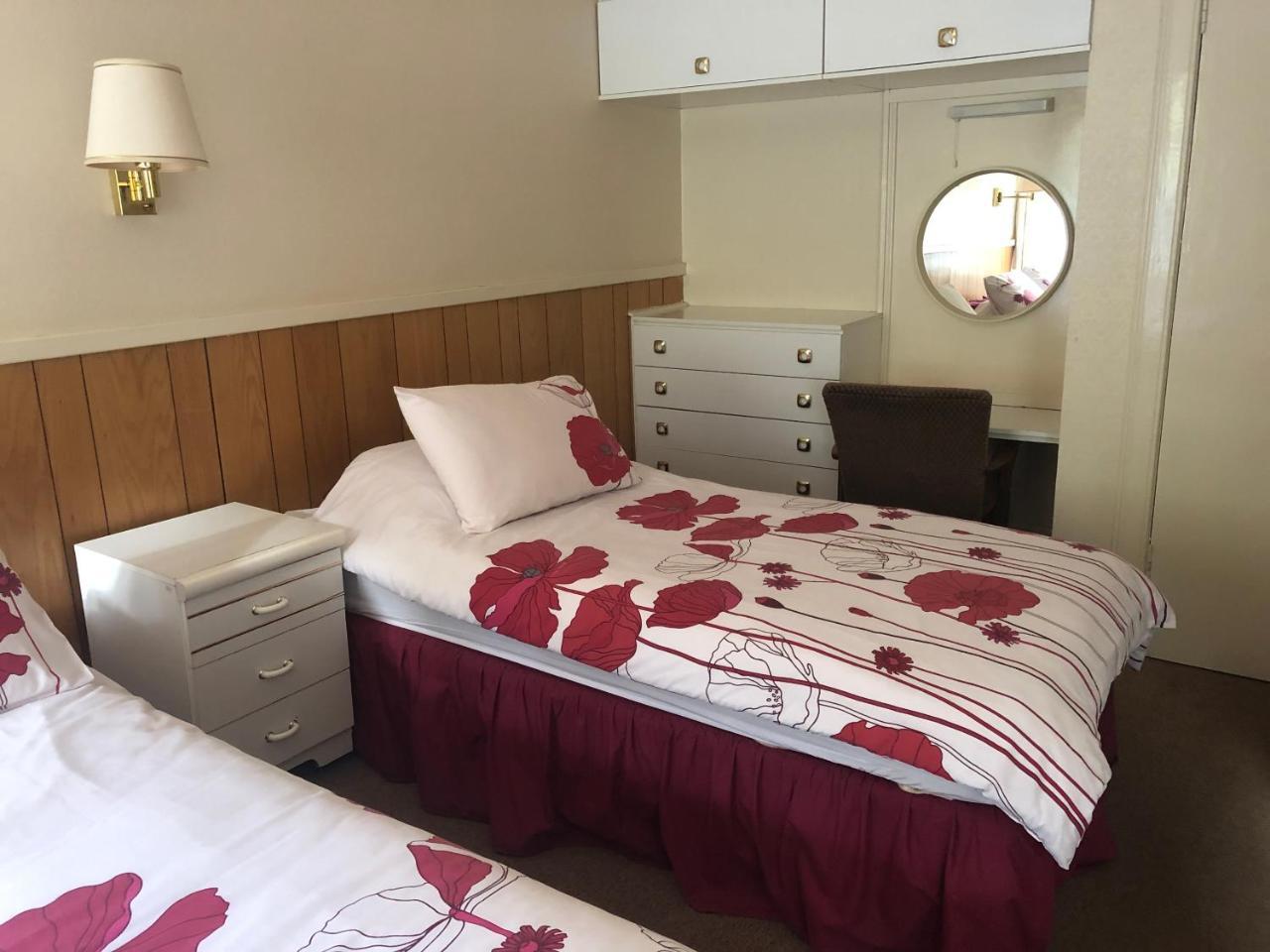 Отель Port Askaig Hotel 2*